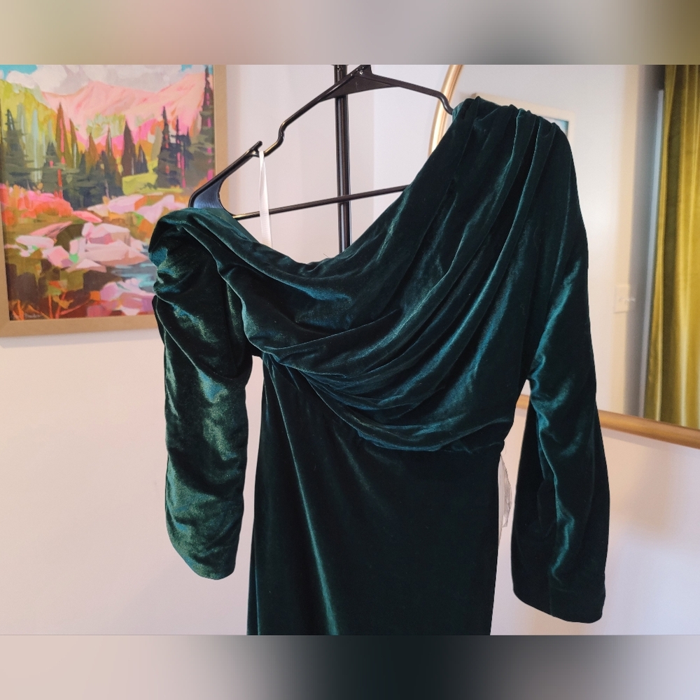 NWT Wear Your Love Green Velvet Off The Shoulder Gown Size 4 - Picture 2 of 5